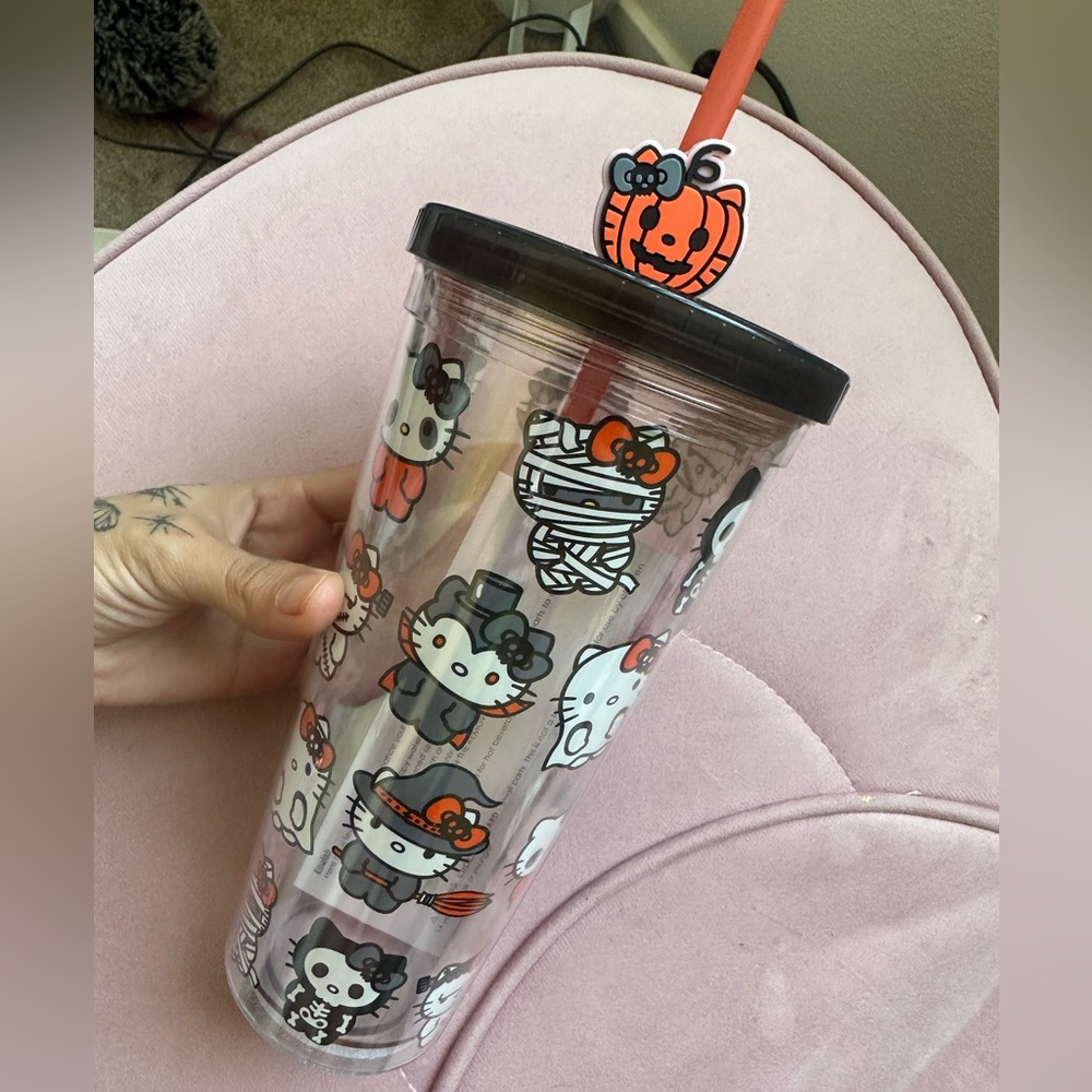 Hello kitty tumbler (Halloween edition) 🎃